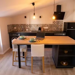 T2 Au Calme , Centre Historique , Entrée Autonome Appartement Montélimar